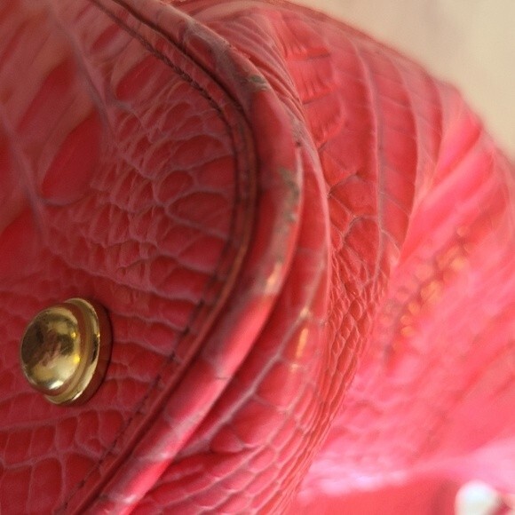Brahmin hot pink croc bucket purse - Picture 8 of 11